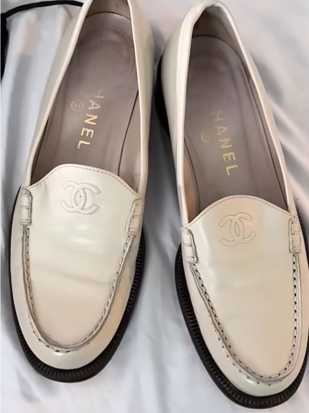 RARE vintage CHANEL Cream White Leather CC-Emblem Loafers with Dark Sole